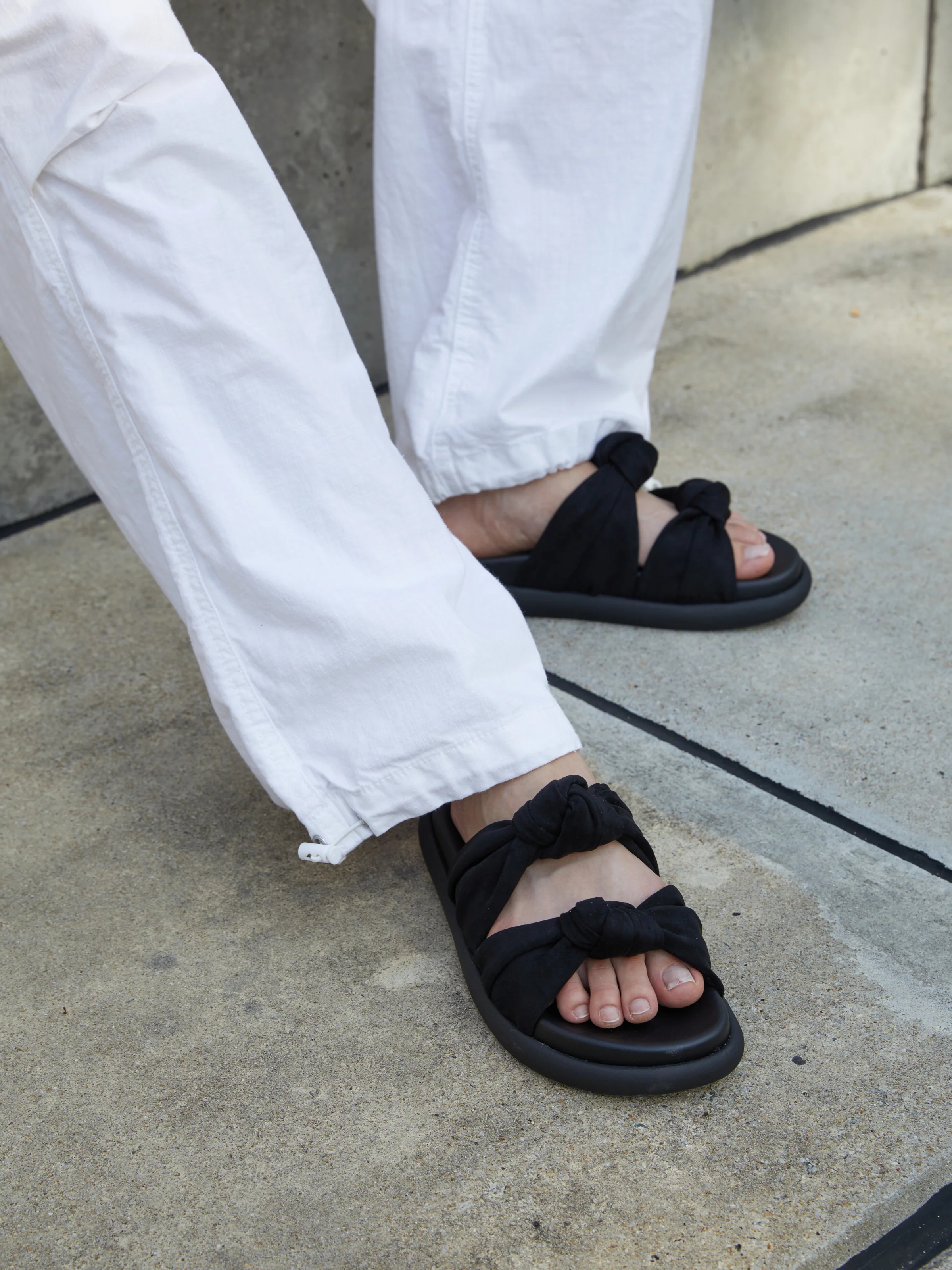 Knotty Marshmallow - Black - Image 5