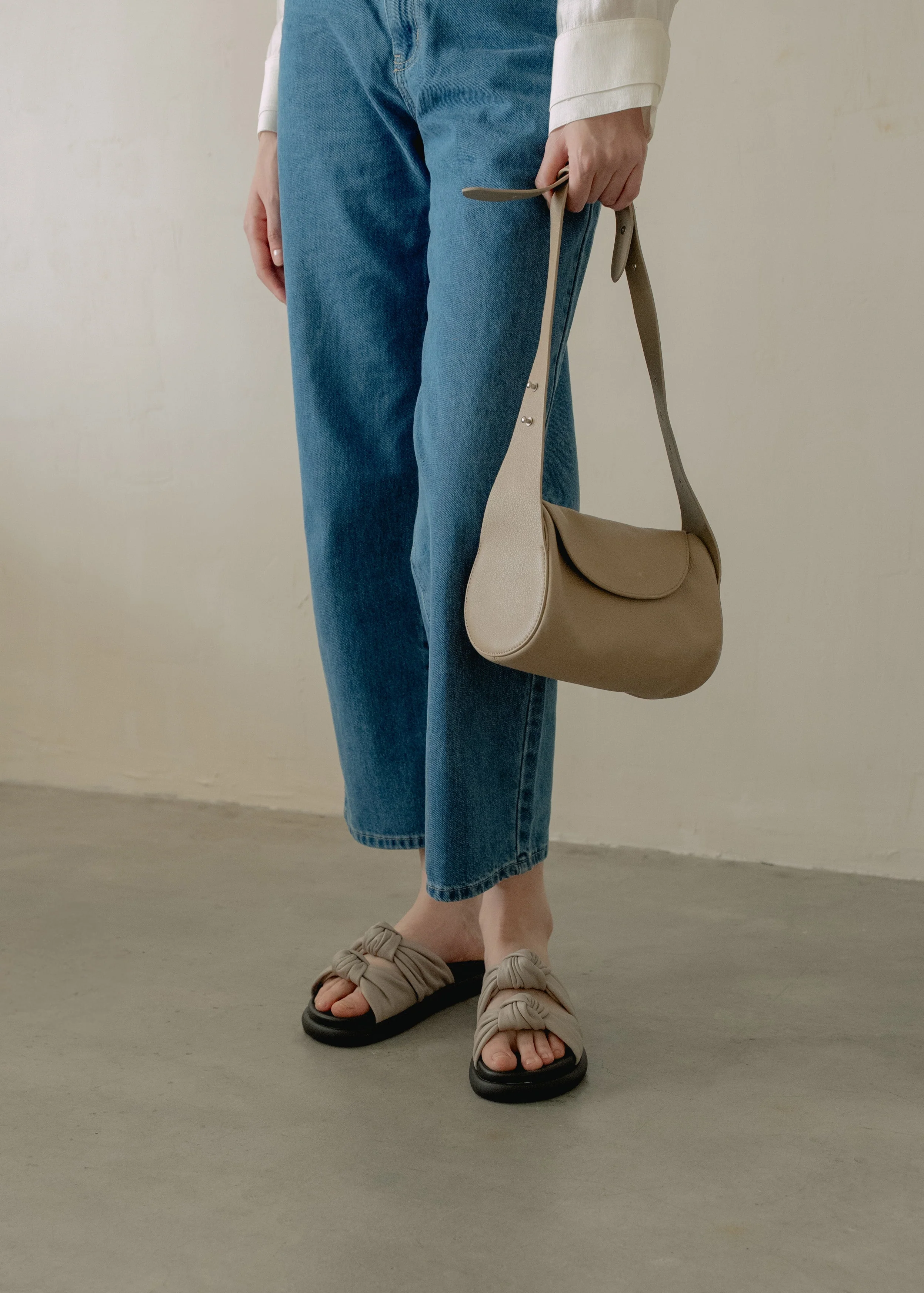 Knotty Marshmallow - Fog Leather - Image 4