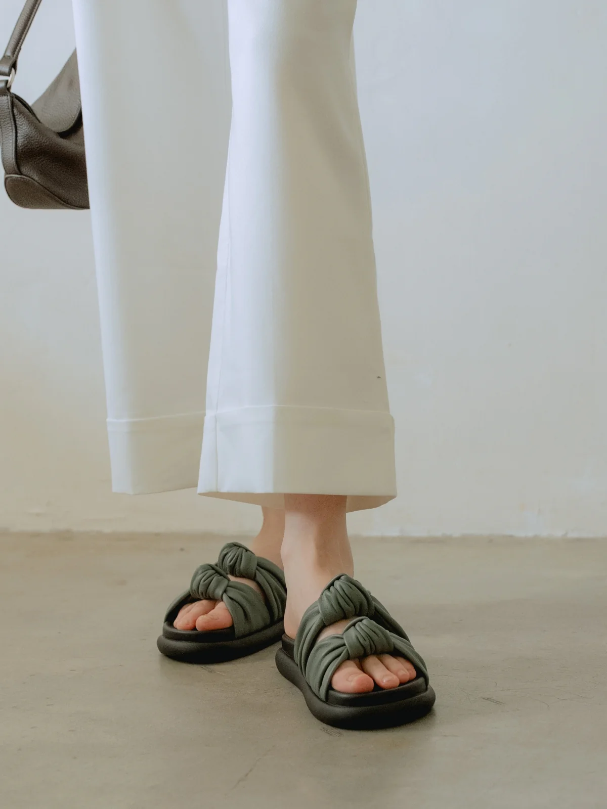 Knotty Marshmallow - Forest Leather - Image 4